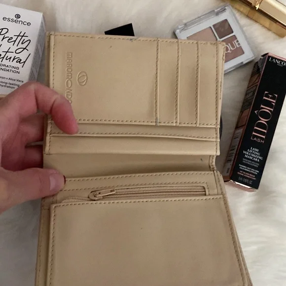 Makeup bundle 7 items - Picture 7 of 9